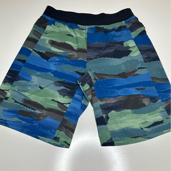 Lululemon Blue-Green-Gray-Black Watercolor Athleisure Shorts in Size Large - Picture 3 of 8